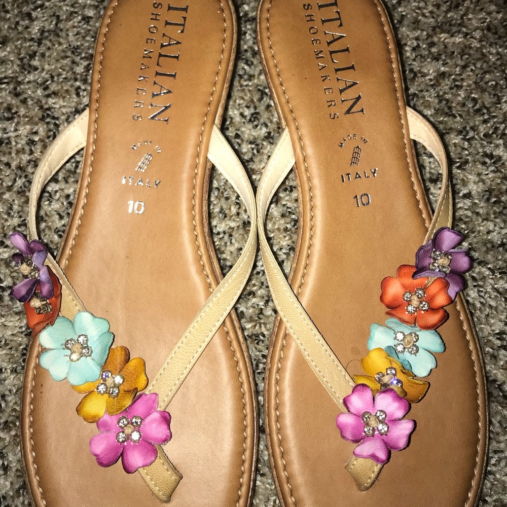 Sandals size 10